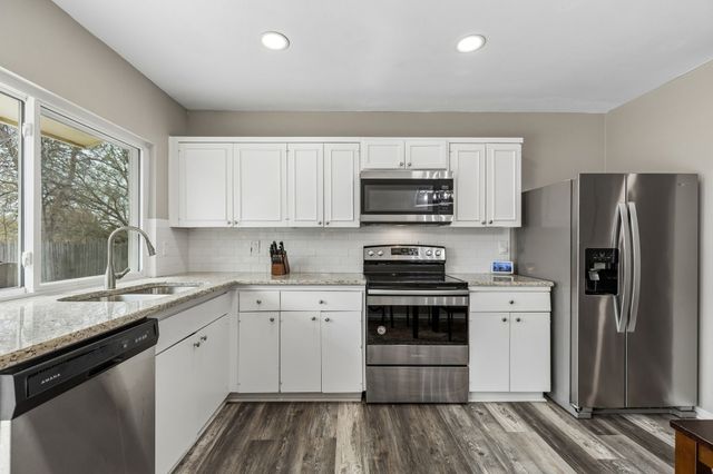 2919 Rayswood Drive, Carrollton, TX 75007