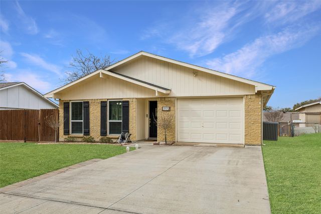 2919 Rayswood Drive, Carrollton, TX 75007