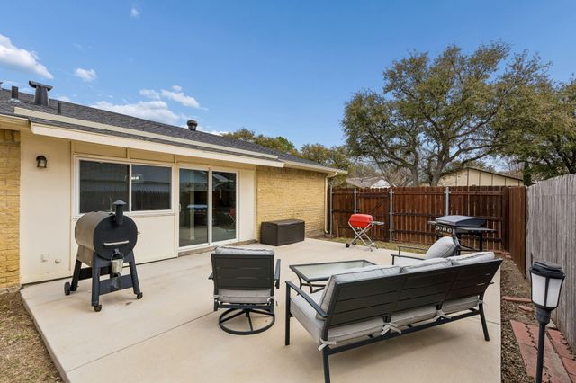 2919 Rayswood Drive, Carrollton, TX 75007