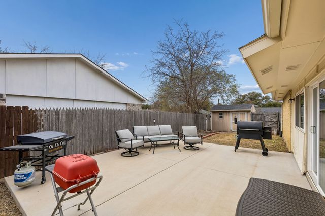 2919 Rayswood Drive, Carrollton, TX 75007