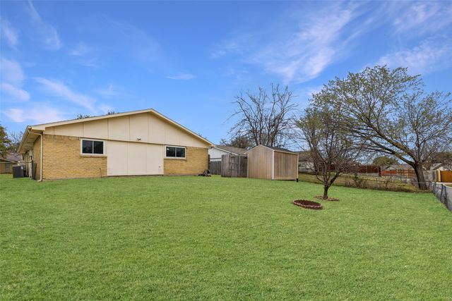 2919 Rayswood Drive, Carrollton, TX 75007