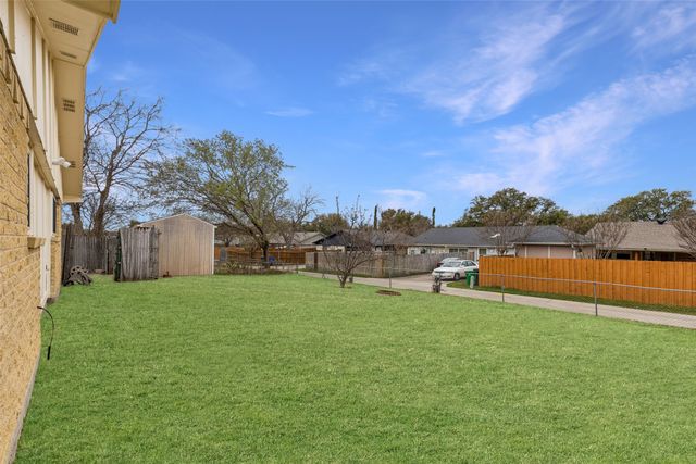 2919 Rayswood Drive, Carrollton, TX 75007