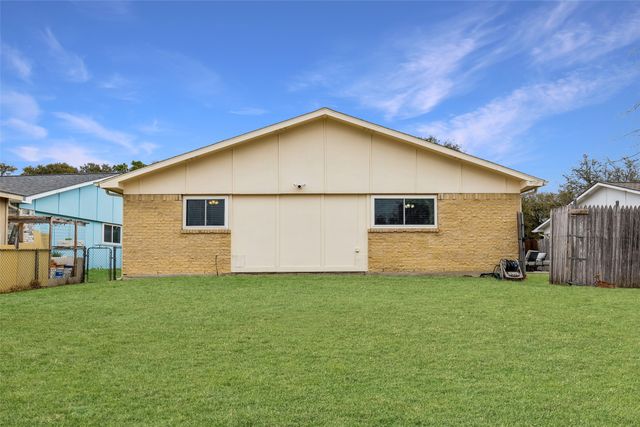 2919 Rayswood Drive, Carrollton, TX 75007