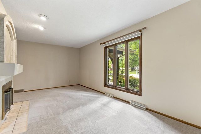 323 OLD PIONEER ROAD, Fond Du Lac, WI 54935