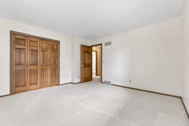 323 OLD PIONEER ROAD, Fond Du Lac, WI 54935