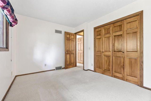 323 OLD PIONEER ROAD, Fond Du Lac, WI 54935