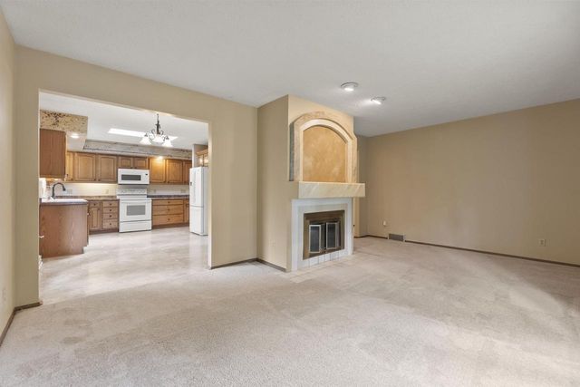 323 OLD PIONEER ROAD, Fond Du Lac, WI 54935