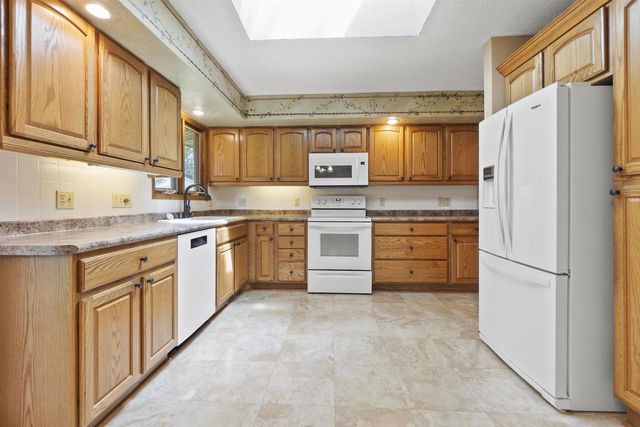 323 OLD PIONEER ROAD, Fond Du Lac, WI 54935