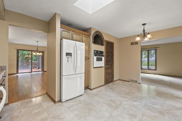 323 OLD PIONEER ROAD, Fond Du Lac, WI 54935