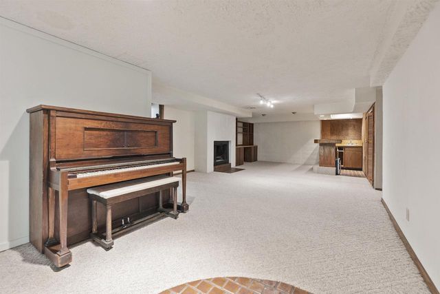323 OLD PIONEER ROAD, Fond Du Lac, WI 54935