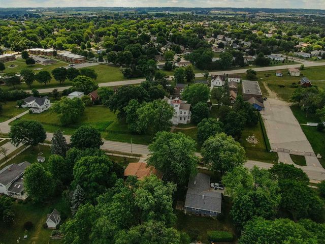 323 OLD PIONEER ROAD, Fond Du Lac, WI 54935