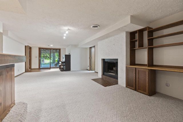 323 OLD PIONEER ROAD, Fond Du Lac, WI 54935