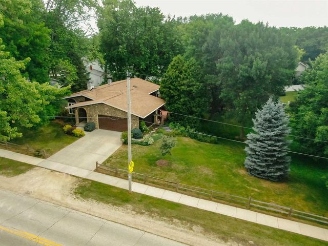 323 OLD PIONEER ROAD, Fond Du Lac, WI 54935