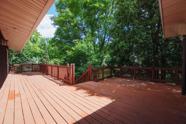 323 OLD PIONEER ROAD, Fond Du Lac, WI 54935