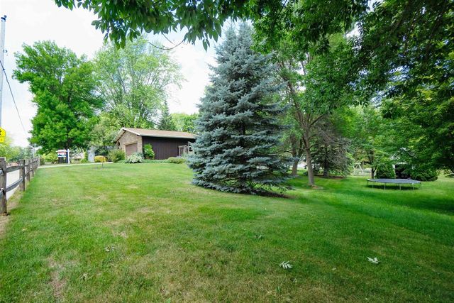 323 OLD PIONEER ROAD, Fond Du Lac, WI 54935