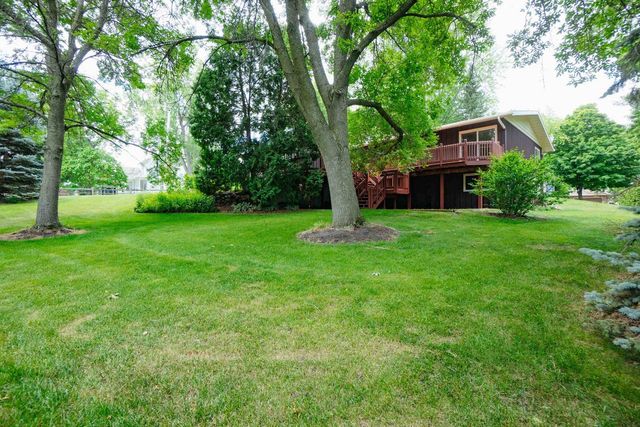 323 OLD PIONEER ROAD, Fond Du Lac, WI 54935