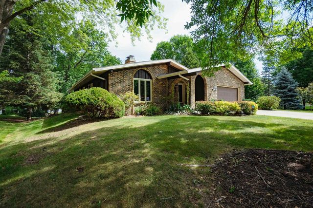 323 OLD PIONEER ROAD, Fond Du Lac, WI 54935