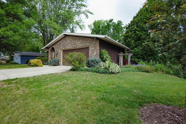 323 OLD PIONEER ROAD, Fond Du Lac, WI 54935