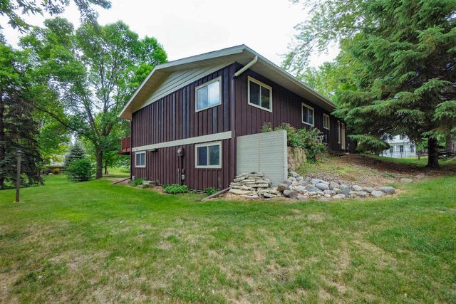 323 OLD PIONEER ROAD, Fond Du Lac, WI 54935