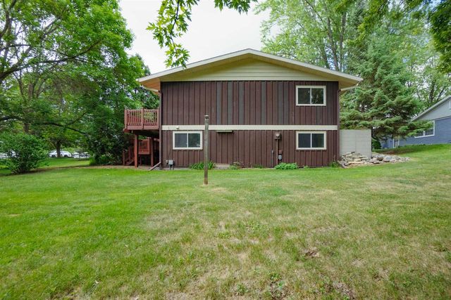323 OLD PIONEER ROAD, Fond Du Lac, WI 54935