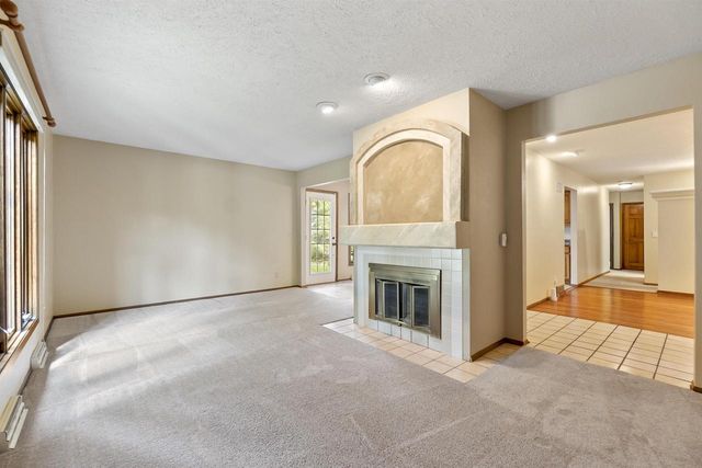 323 OLD PIONEER ROAD, Fond Du Lac, WI 54935