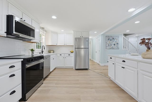 395 Oak St, Franklin, MA 02038