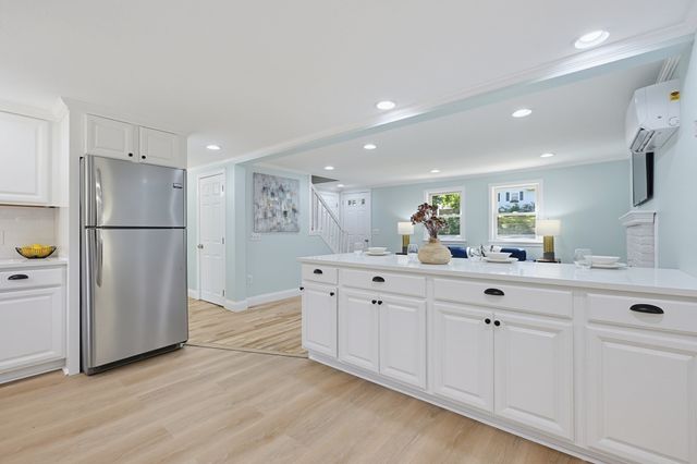 395 Oak St, Franklin, MA 02038
