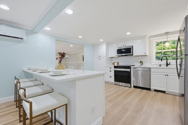 395 Oak St, Franklin, MA 02038