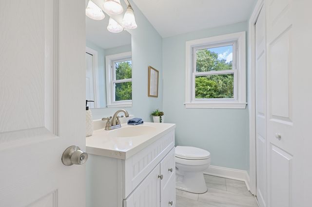 395 Oak St, Franklin, MA 02038