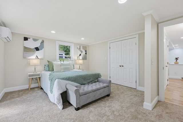 395 Oak St, Franklin, MA 02038