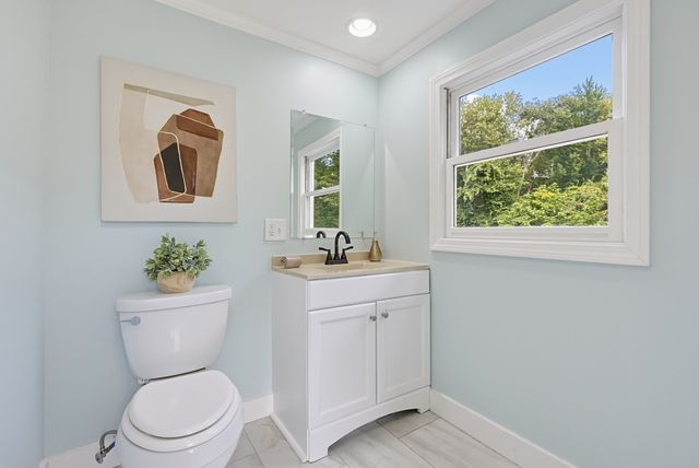 395 Oak St, Franklin, MA 02038