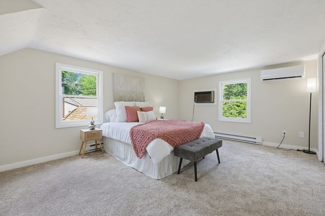 395 Oak St, Franklin, MA 02038