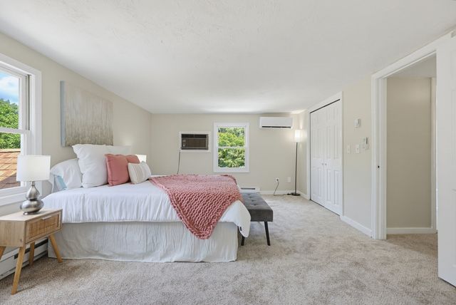 395 Oak St, Franklin, MA 02038