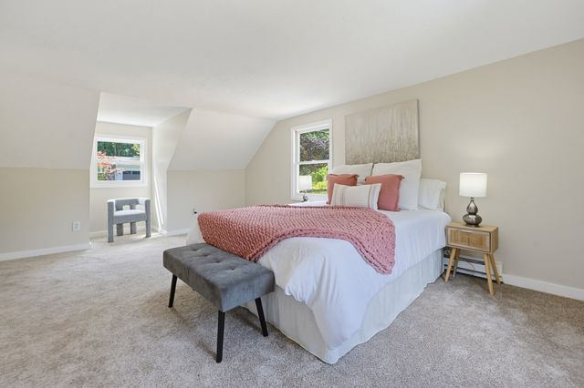 395 Oak St, Franklin, MA 02038
