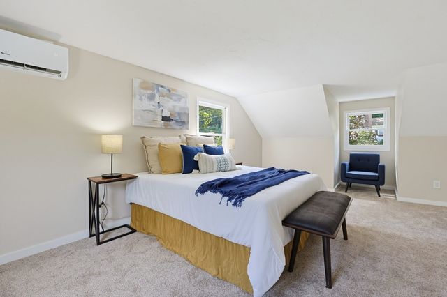 395 Oak St, Franklin, MA 02038