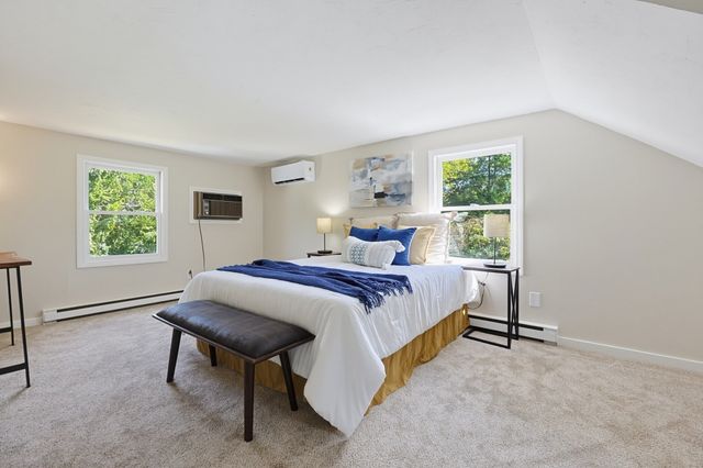 395 Oak St, Franklin, MA 02038