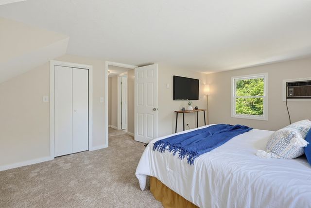 395 Oak St, Franklin, MA 02038