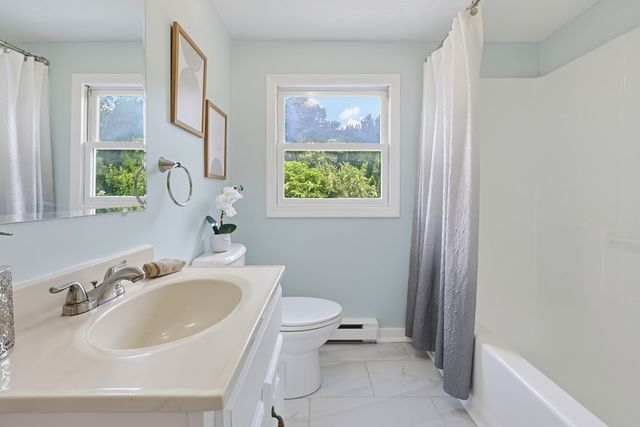 395 Oak St, Franklin, MA 02038