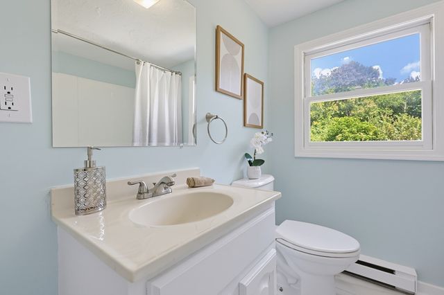 395 Oak St, Franklin, MA 02038