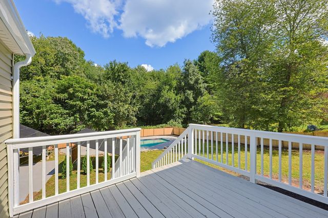395 Oak St, Franklin, MA 02038