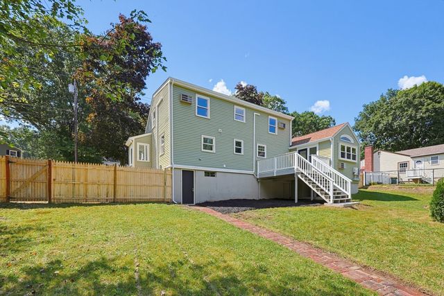 395 Oak St, Franklin, MA 02038