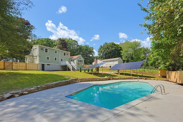 395 Oak St, Franklin, MA 02038