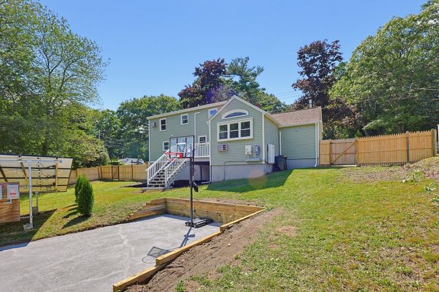 395 Oak St, Franklin, MA 02038