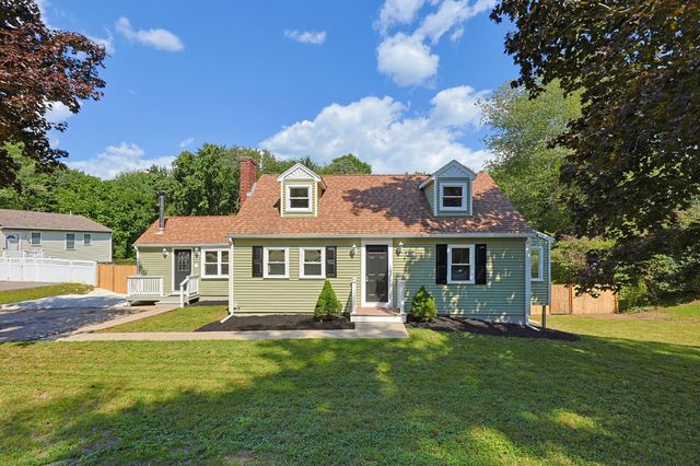 395 Oak St, Franklin, MA 02038