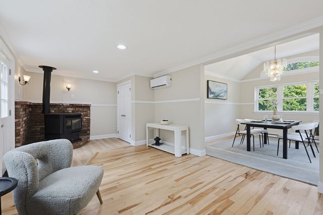 395 Oak St, Franklin, MA 02038