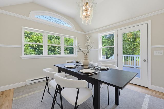 395 Oak St, Franklin, MA 02038