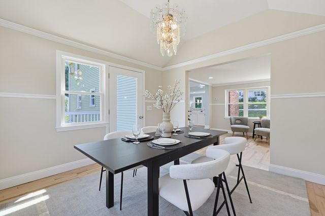 395 Oak St, Franklin, MA 02038