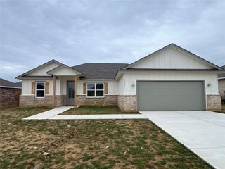 107 Cooper Drive, Cleburne, TX 76031