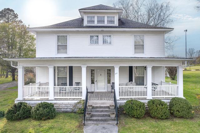 317 N Main St, Cornersville, TN 37047