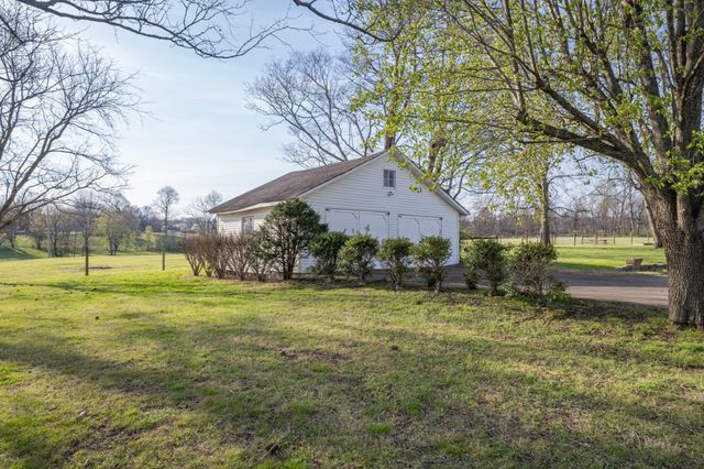 317 N Main St, Cornersville, TN 37047